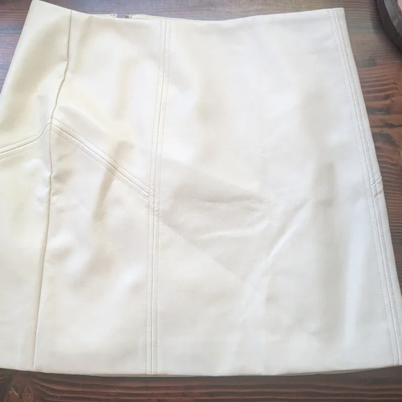 Bagatelle Collection Faux Leather Mini Skirt Cream White Women’s (Approx. Large) - Picture 3 of 5